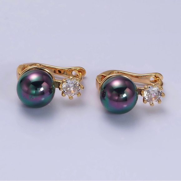 Black or white pearl U-shaped hoop earrings - Picture 4 of 6